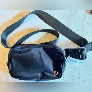 Lululemon Everywhere Belt Bag